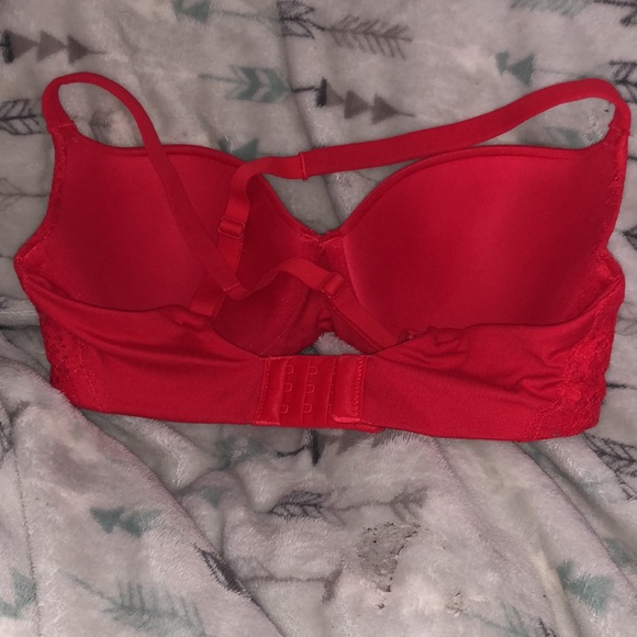 Red bra - Picture 3 of 3